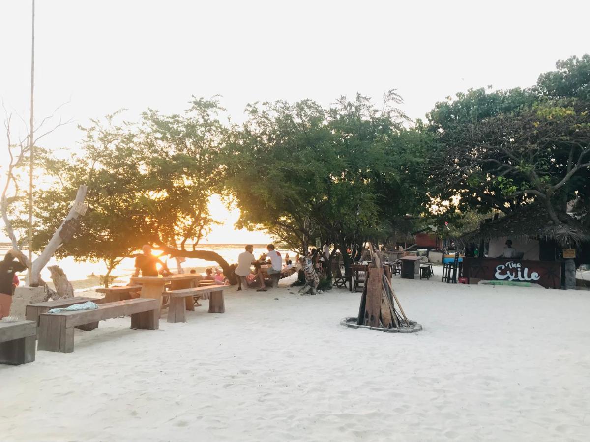 The Exile Sunset Bar & Bungalow Gili Trawangan Exteriér fotografie